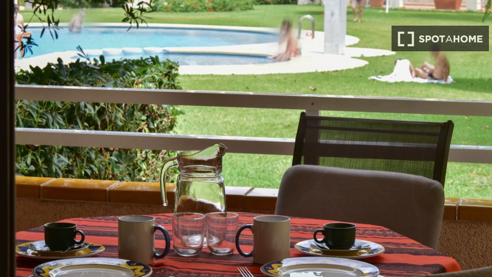 Piso de 2 dormitorios en alquiler en Dénia, Alicante