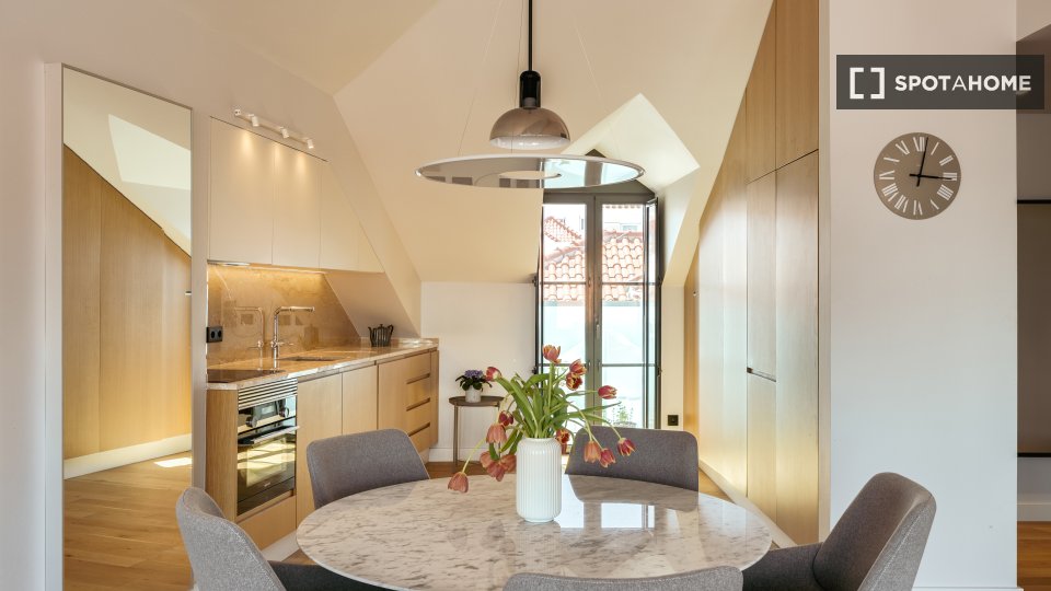 Apartment Lisbon, 2 beds, 123m² — photo 5