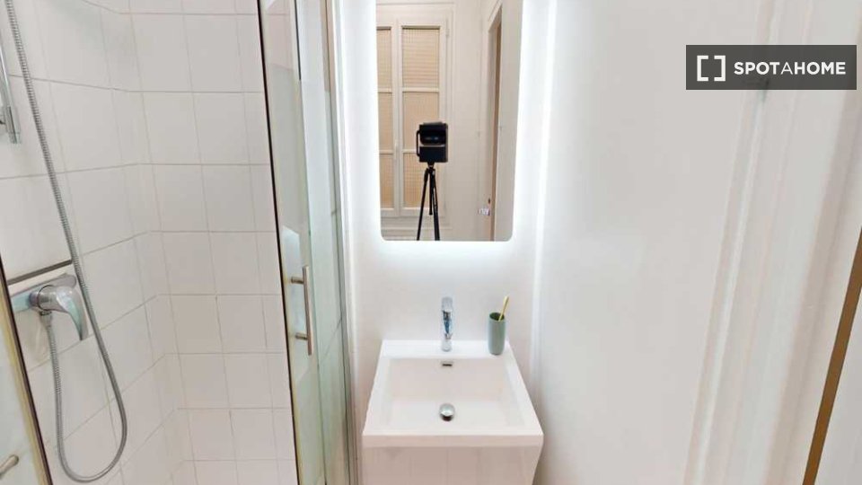 Double room Paris, 6 beds, 150m² — photo 8
