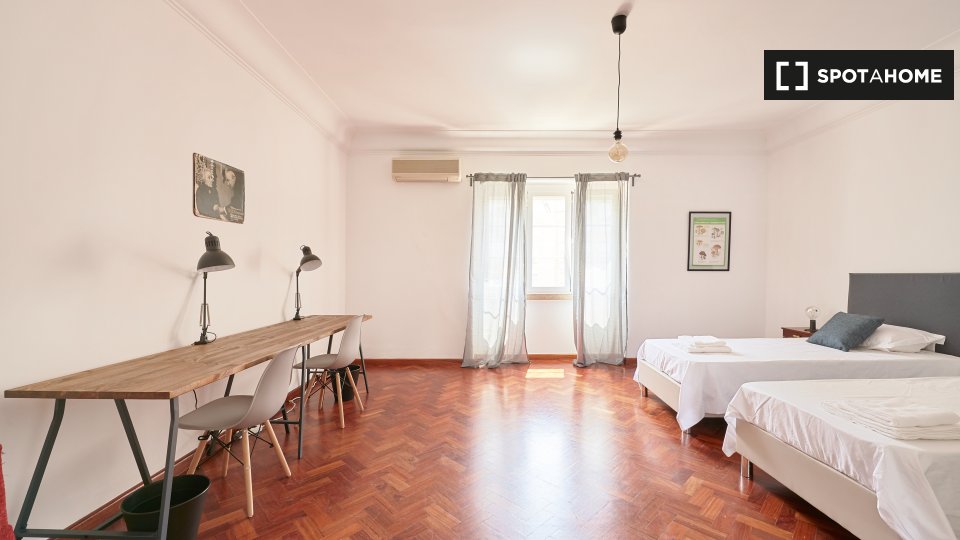 Double room Lisbon, 7 beds, 200m² — photo 6