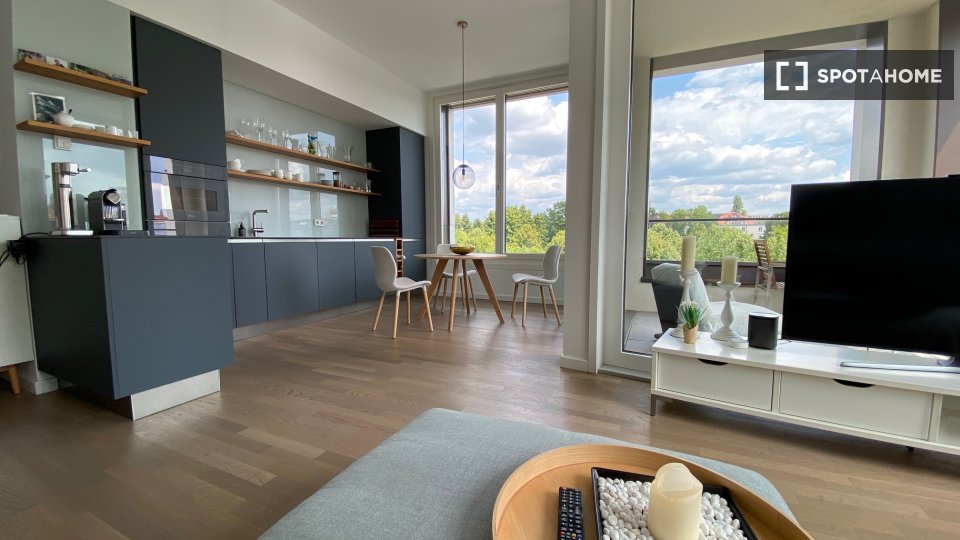 Apartment Berlin, 2 beds, 84m² — photo 1
