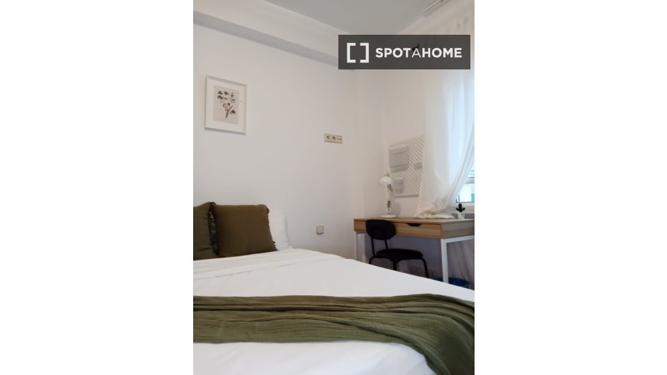 Double room Madrid, 5 beds — photo 8