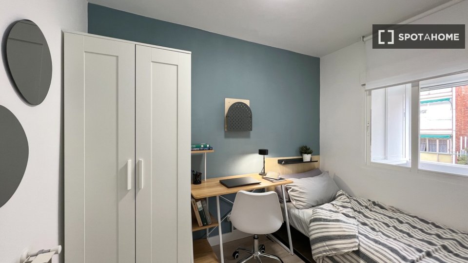 Double room Madrid, 5 beds — photo 26