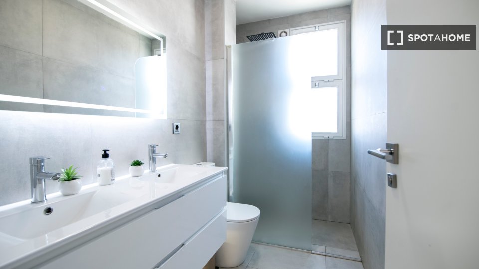 Double room Valencia, 3 beds, 65m² — photo 44