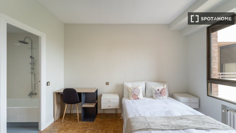 Double room Madrid, 5 beds — photo 5