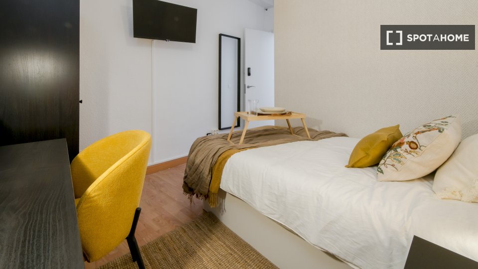 Double room Madrid, 5 beds — photo 13