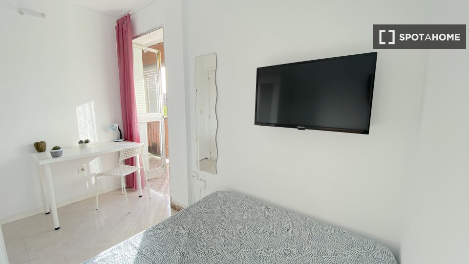 Habitación en piso compartido en alquiler en Villegas, Sevilla.
