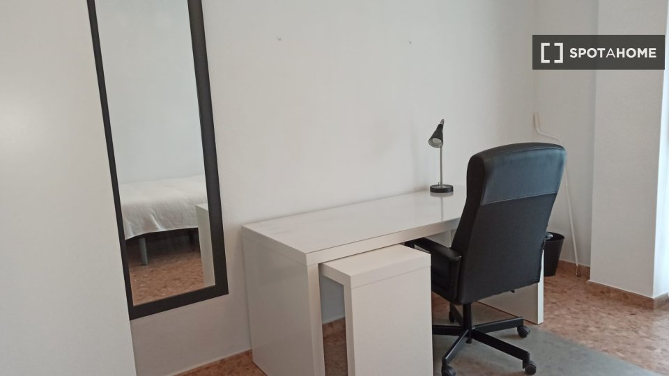 Double room Valencia, 3 beds — photo 8