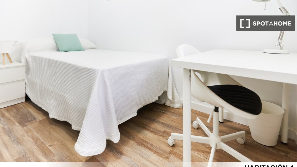 Double room Seville, 4 beds — photo 22