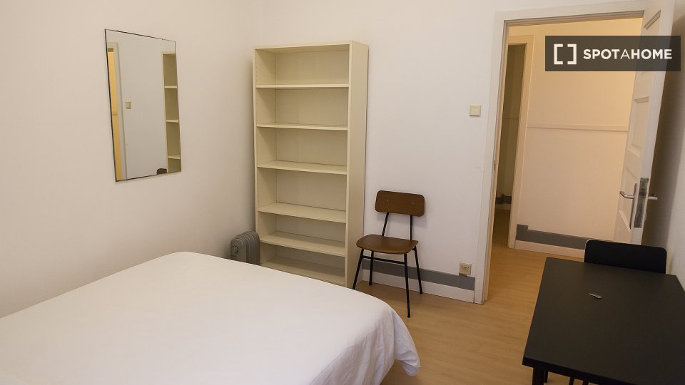 Double room Lisbon, 6 beds — photo 46
