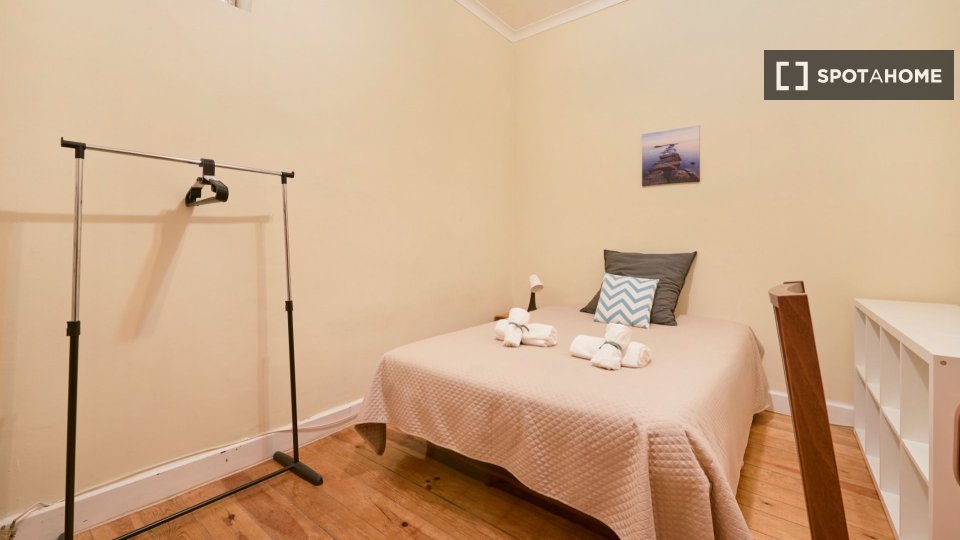 Double room Lisbon, 6 beds — photo 14