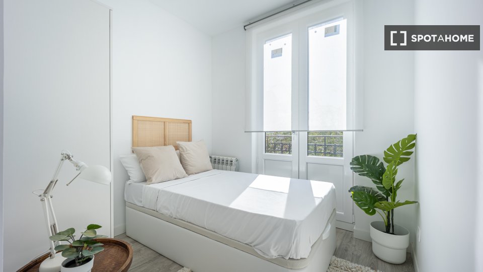 Double room Madrid, 4 beds, 80m² — photo 5