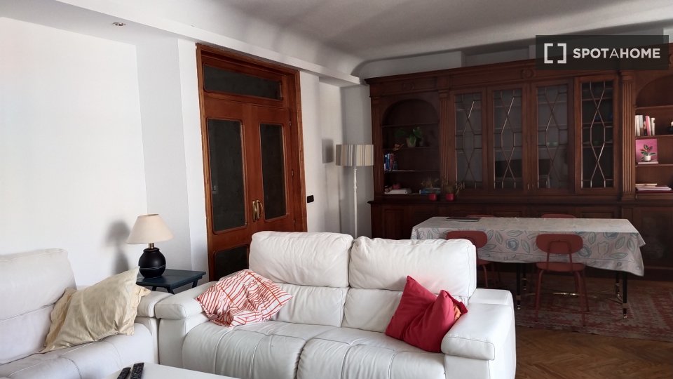 Double room Madrid, 3 beds, 140m² — photo 1