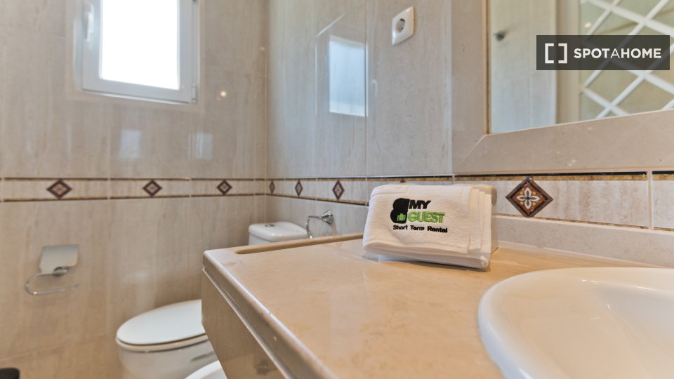 Apartment Lisbon, 3 beds, 152m² — photo 7