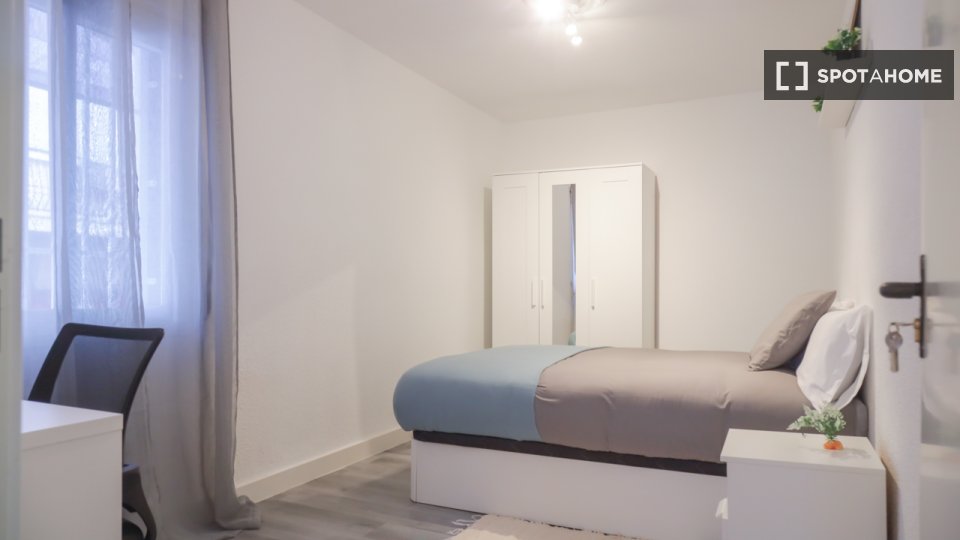 Double room Madrid, 5 beds — photo 5