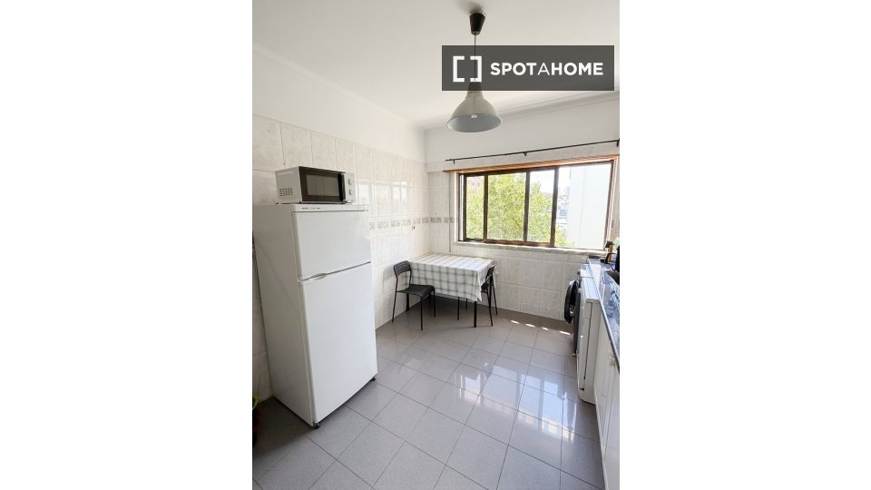 Double room Lisbon, 1 bed, 90m² — photo 11