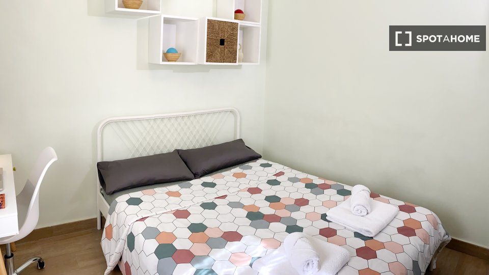 Double room Madrid, 3 beds, 9m² — photo 4