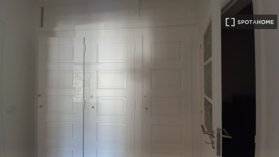 Double room Lisbon, 5 beds, 130m² — photo 9