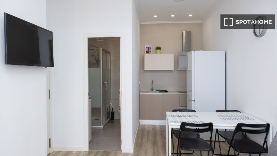 Stanza in appartamento condiviso con 4 camere da letto in affitto, Valencia - in Valencia