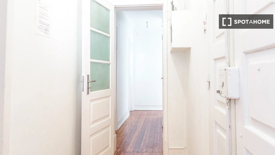Double room Lisbon, 4 beds — photo 14