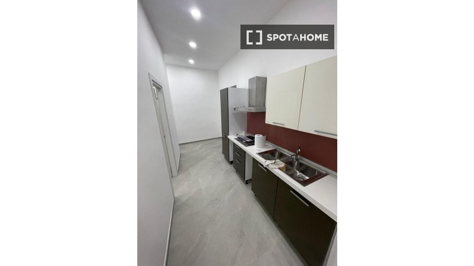 Double room Naples, 4 beds — photo 12