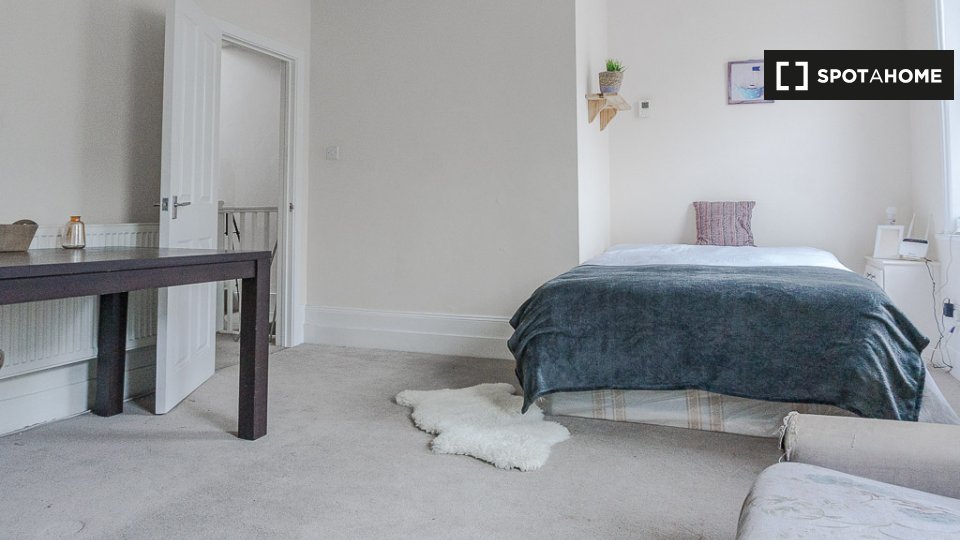 Double room London, 5 beds — photo 19