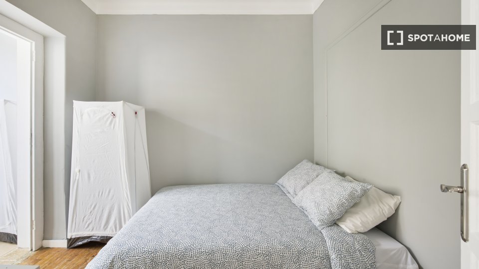 Double room Lisbon, 6 beds — photo 14