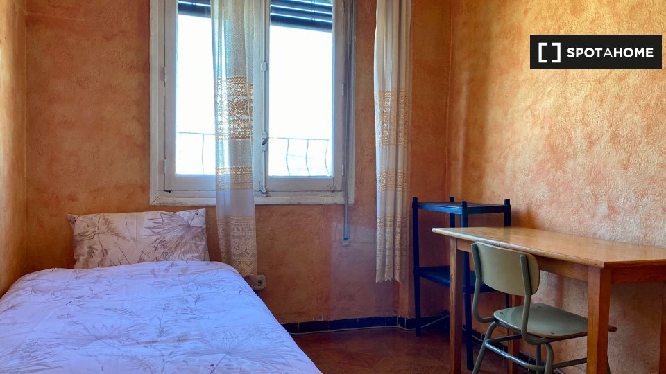 Double room Madrid, 5 beds — photo 9