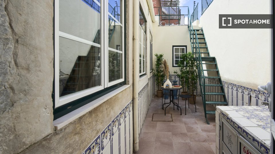 Double room Lisbon, 13 beds — photo 10