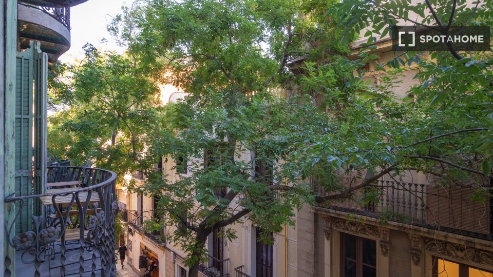 Double room Barcelona, 5 beds, 120m² — photo 1
