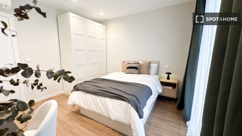 Double room Madrid, 5 beds, 100m² — photo 5