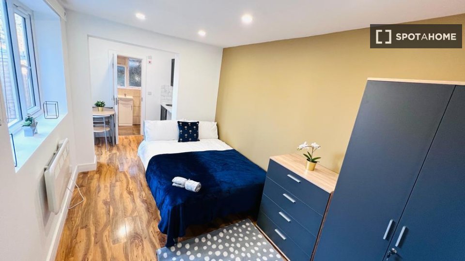 Studio apartment for rent in Waltham Cross, London (ref 963525