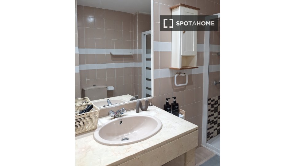 Double room Madrid, 6 beds — photo 26