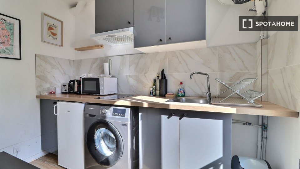 Appartamento con 1 camera da letto in affitto a La Fourche-Guy Môquet, Parigi