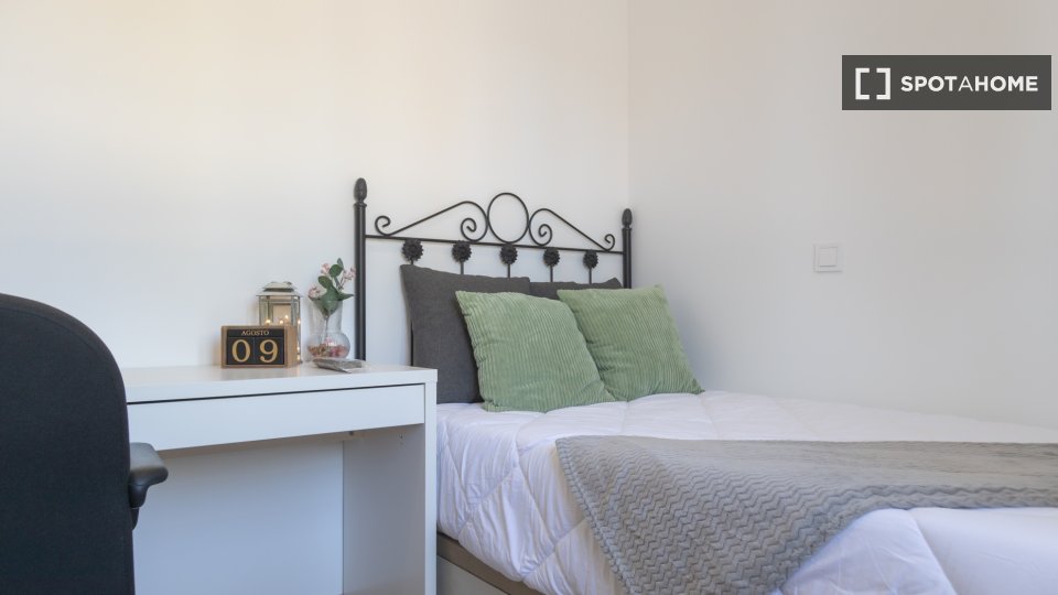 Double room Madrid, 5 beds — photo 5