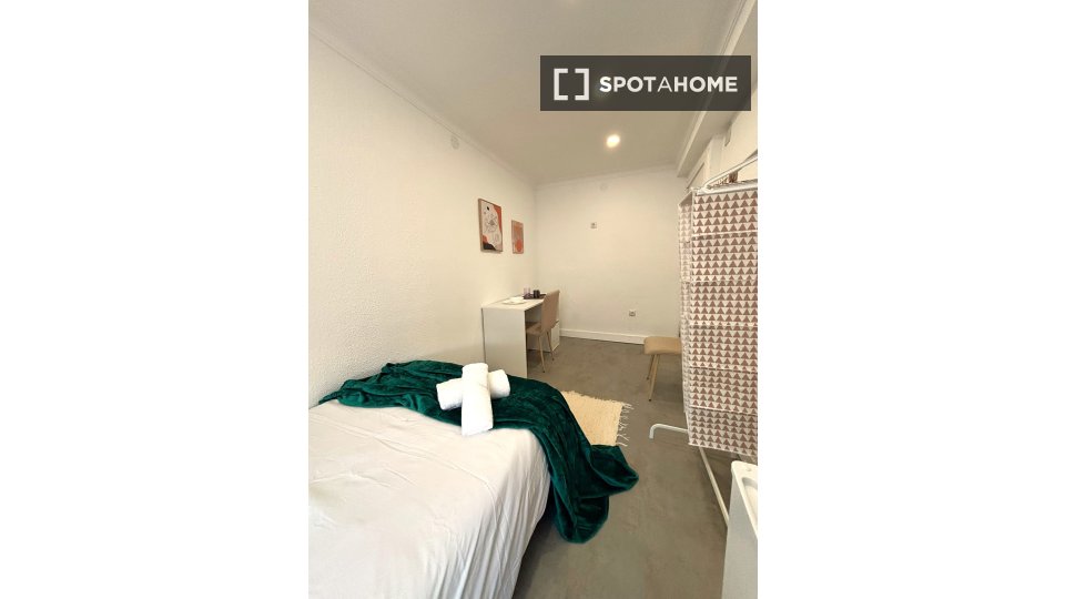 Double room Madrid, 8 beds, 160m² — photo 69