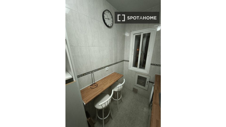 Double room Madrid, 3 beds, 50m² — photo 3
