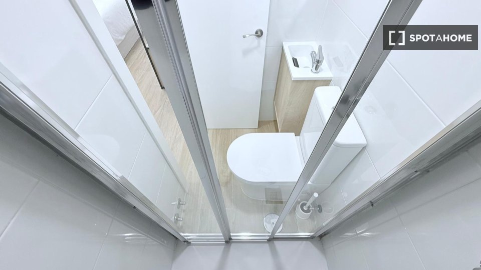 Double room Madrid, 5 beds — photo 16