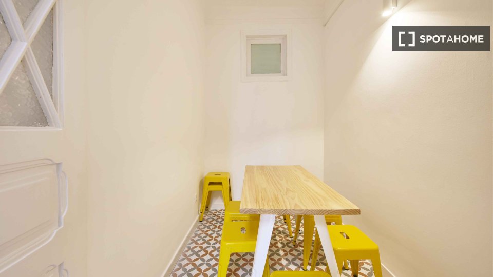 Double room Lisbon, 7 beds — photo 47