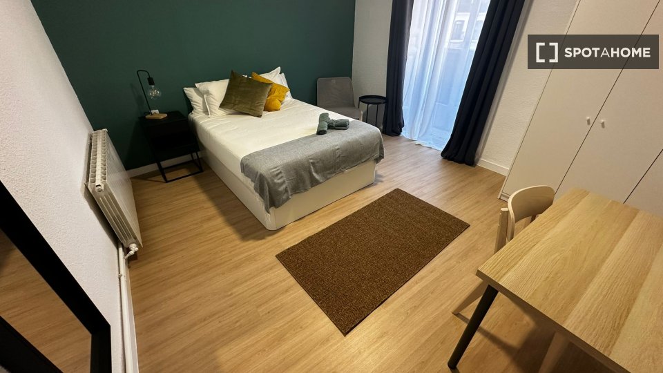 Double room Madrid, 7 beds, 160m² — photo 11