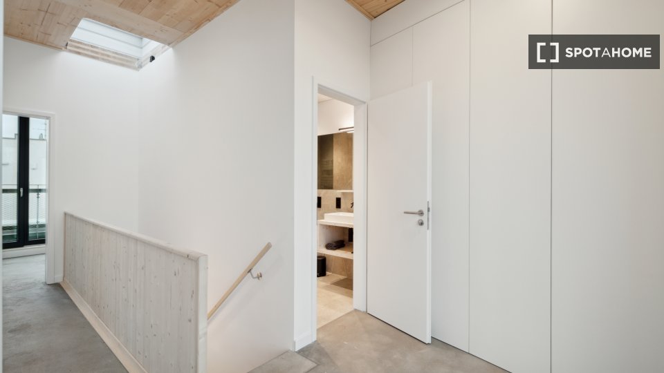 Double room Berlin, 6 beds, 121m² — photo 2