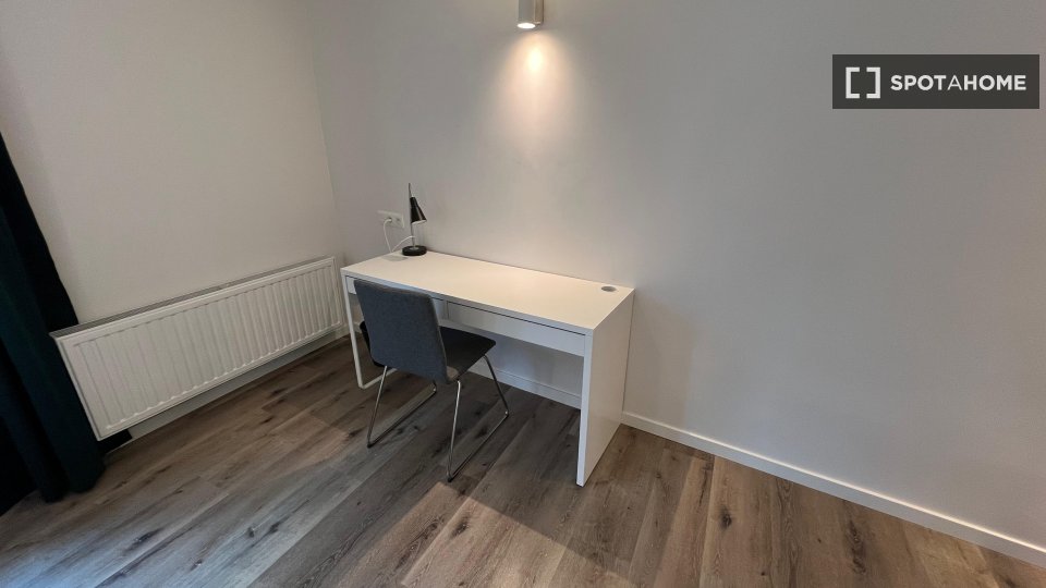 Double room Brussels, 6 beds — photo 11