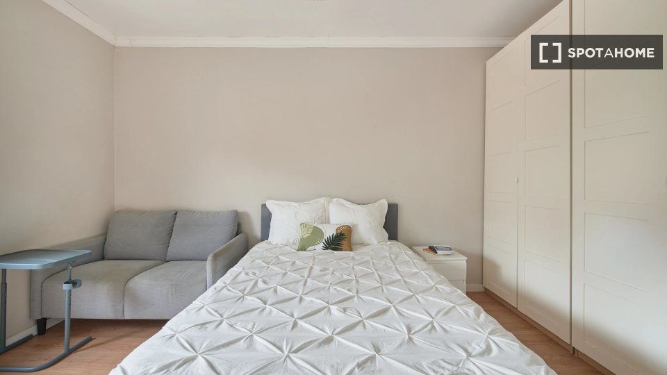 Double room Lisbon, 4 beds — photo 12