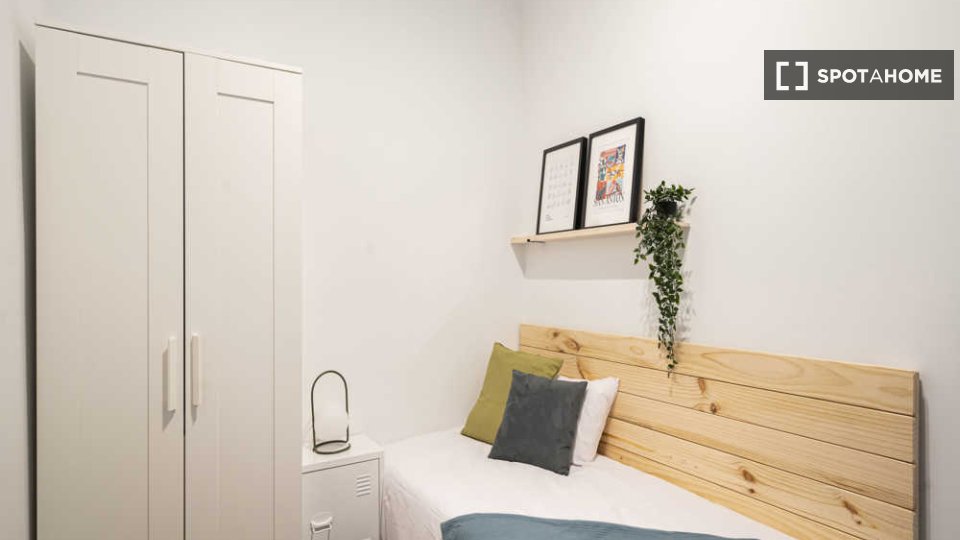 Double room Madrid, 6 beds — photo 44