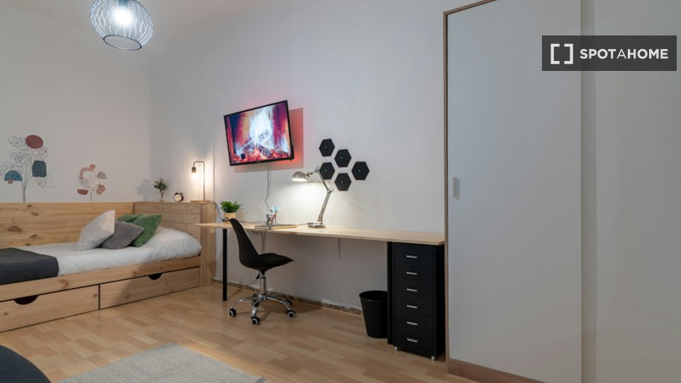 Double room Madrid, 7 beds, 160m² — photo 36