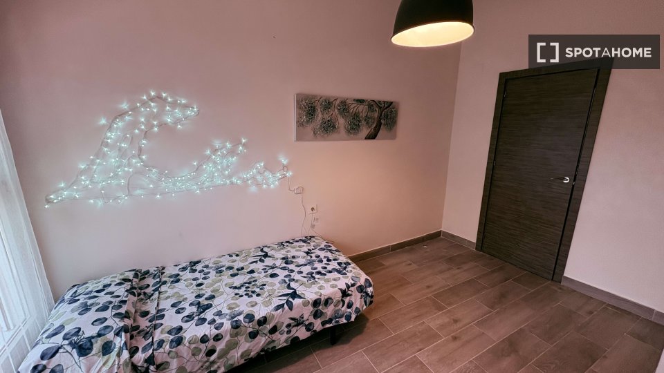 Double room Alicante, 4 beds, 90m² — photo 15