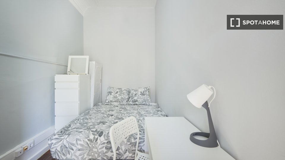 Double room Lisbon, 16 beds — photo 19