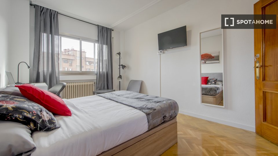 Shared apartment room for rent in Madrid - a Madrid