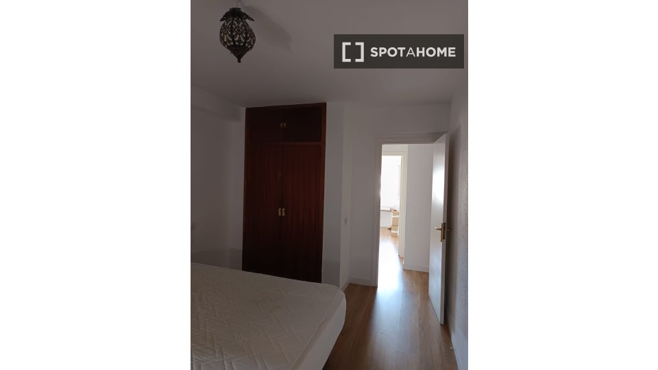 Double room Madrid, 3 beds — photo 3