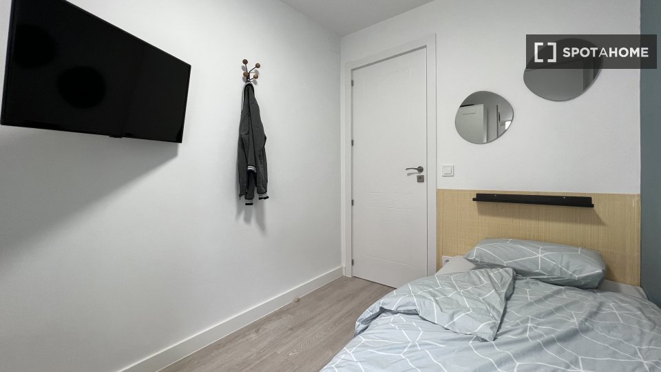 Double room Madrid, 5 beds — photo 14